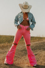KNEE RIP FLARE JEAN IN BUBBLE GUM PINK